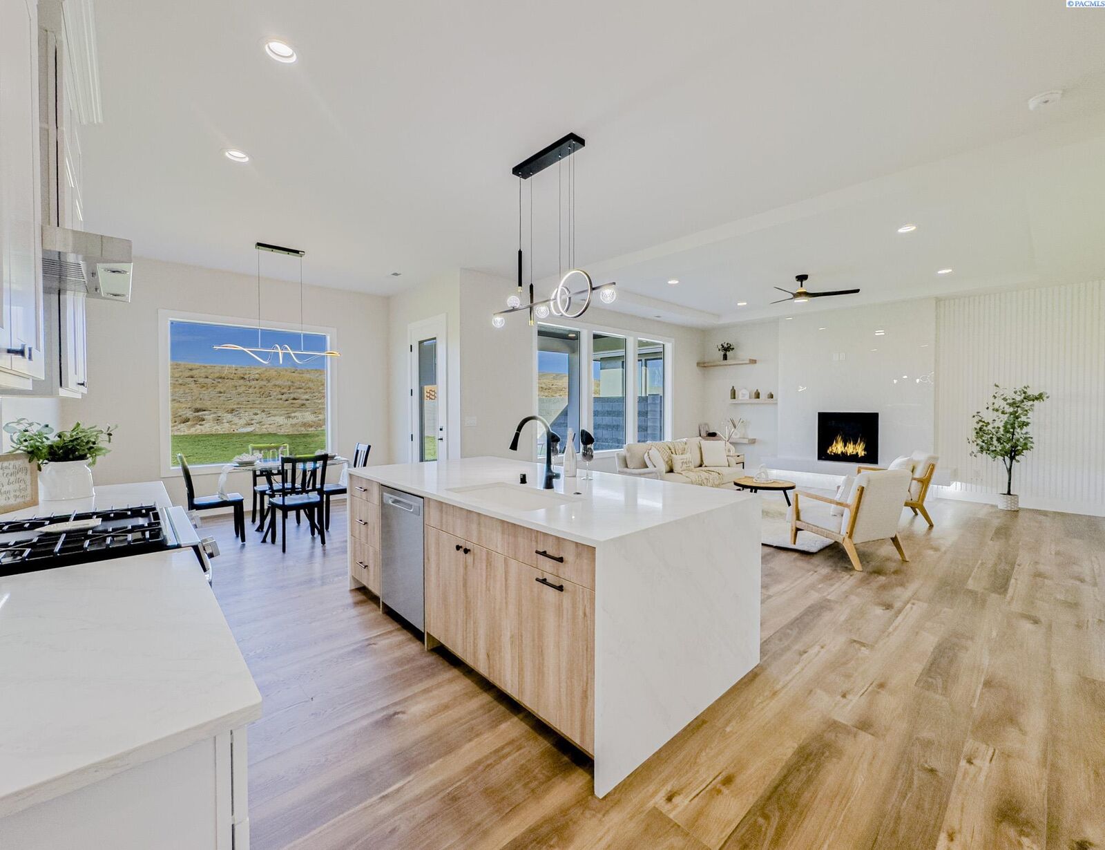 Property Photo:  2839 Savanna Ave  WA 99352 