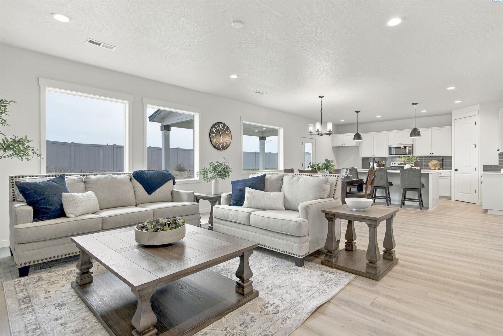 Property Photo:  215 Packer St  WA 99350 
