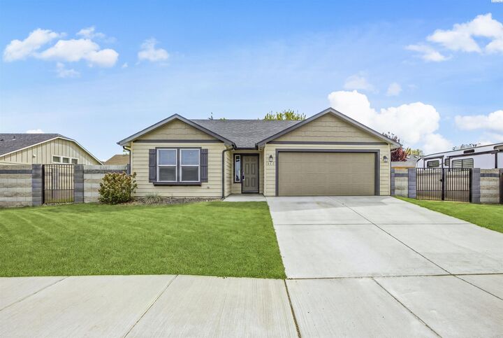 Property Photo:  620 Pappys Way  WA 98930 