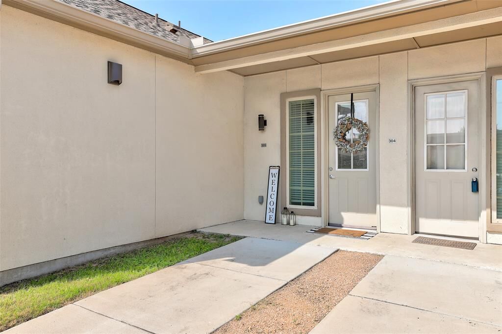 Property Photo:  2400 Louis Henna Boulevard 305  TX 78664 
