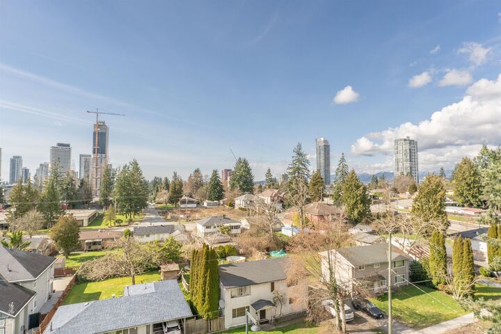 10488 138A Street 608 — photo 1