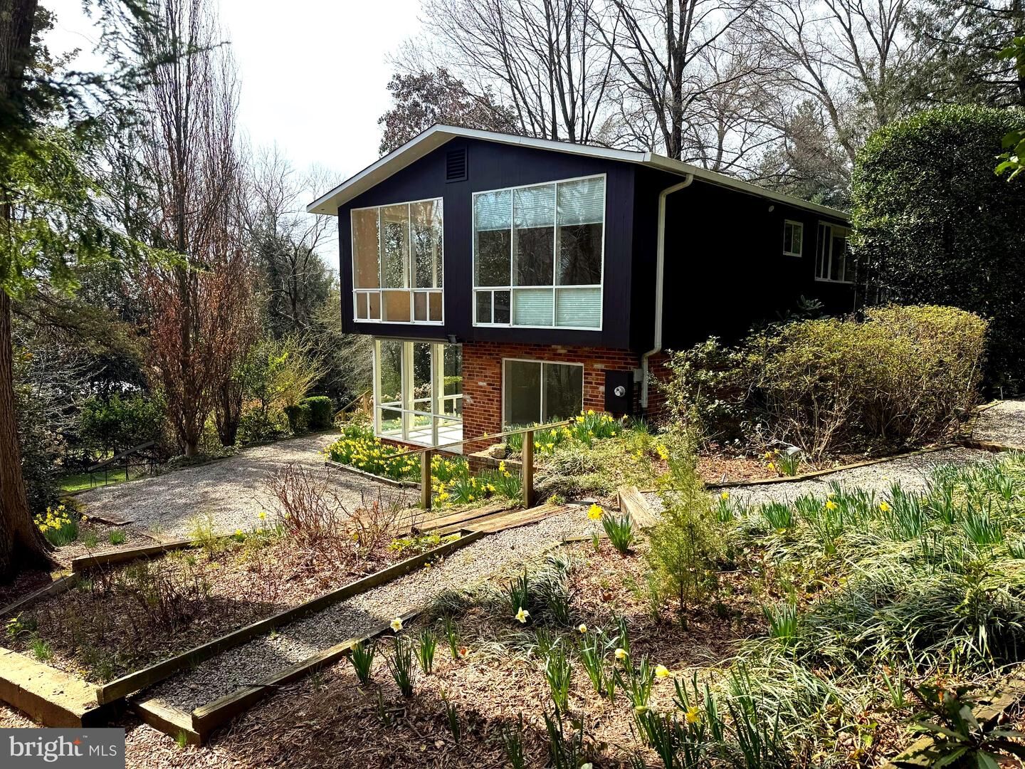 Property Photo: 7400 Rebecca Drive VA 22307