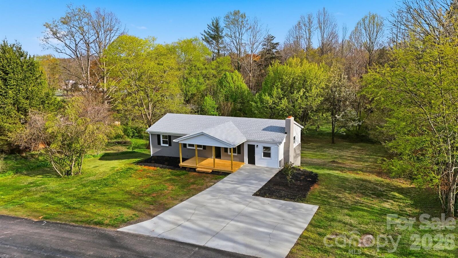 Property Photo: 1033 Stagecoach Trail NC 28645