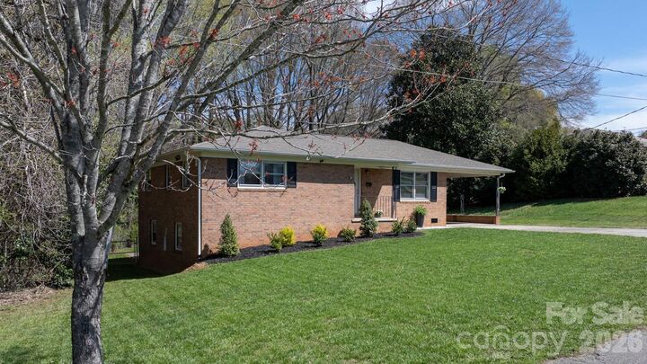 Property Photo:  307 W Park Drive  NC 28164 