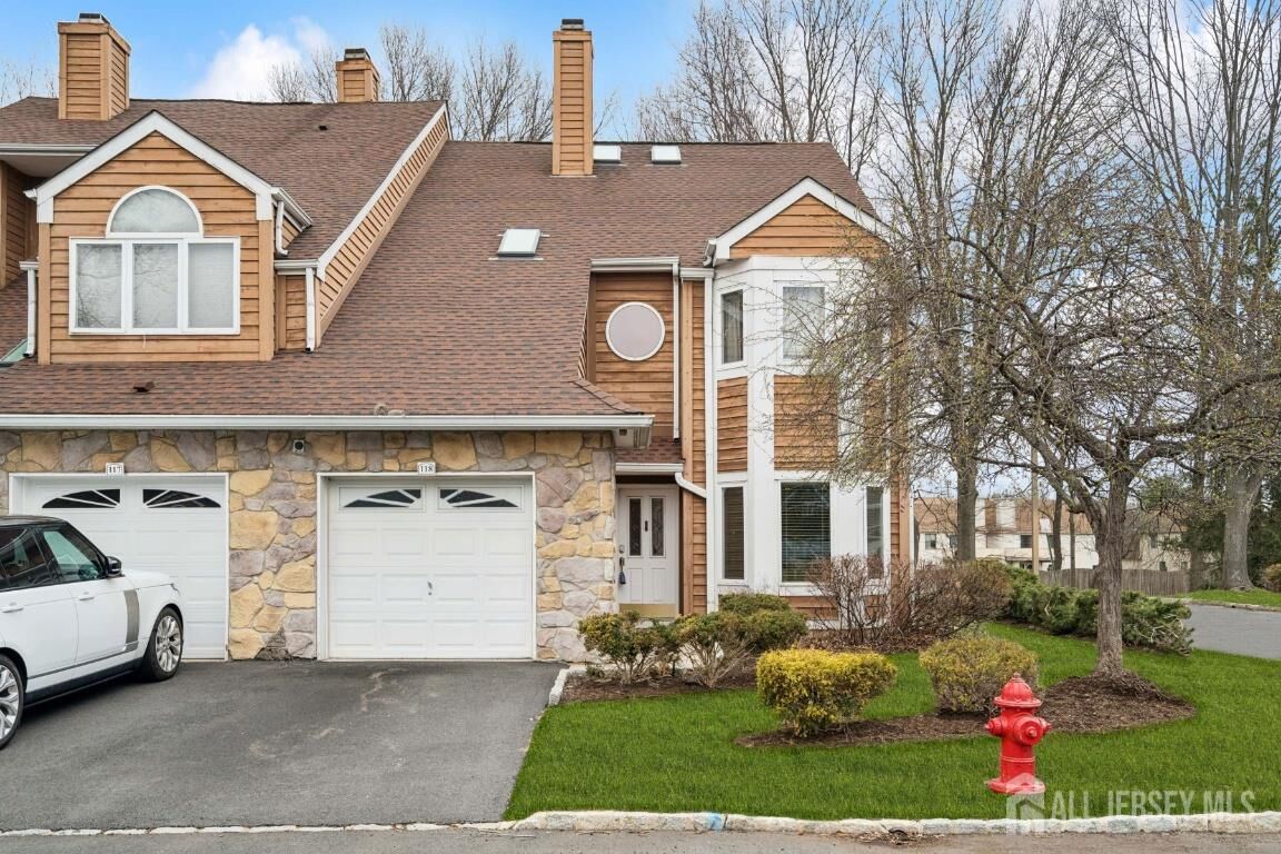 Property Photo:  118 Coppertree Court  NJ 08820 