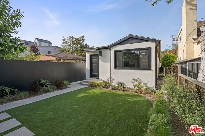 Property Photo:  841 Oxford Ave  CA 90292 