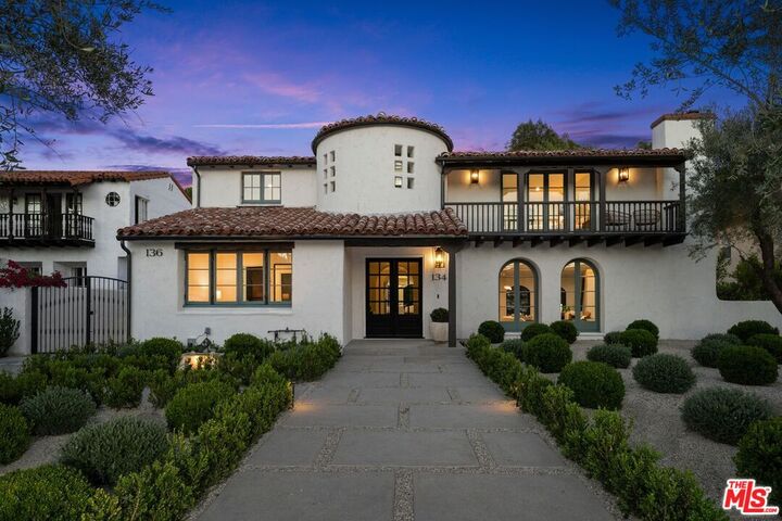 Property Photo: 134 N McCadden Pl CA 90004