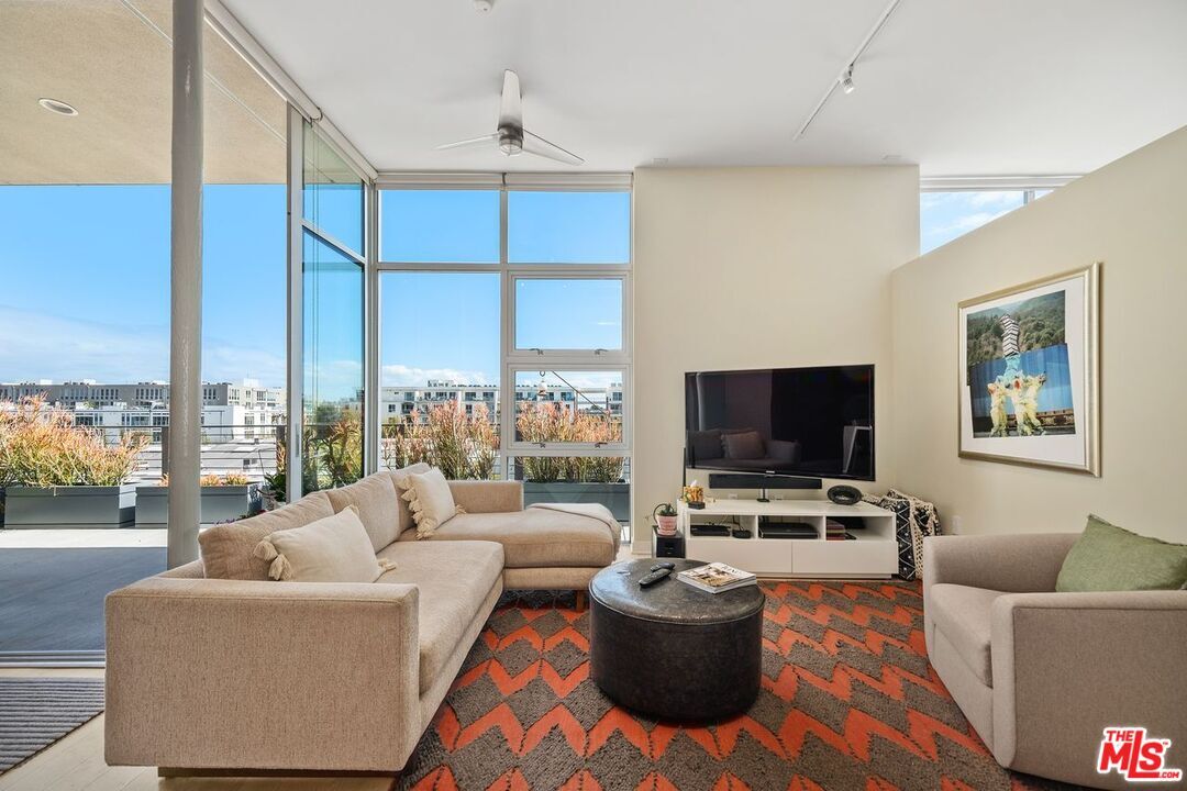 Property Photo:  4080 Glencoe Ave  CA 90292 