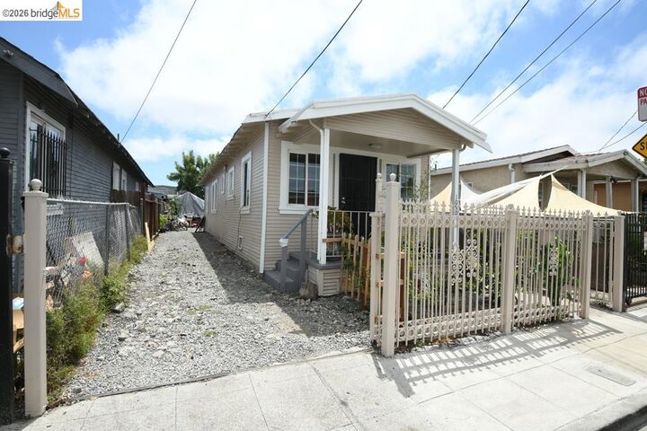Property Photo:  1090 70th Ave  CA 94621 
