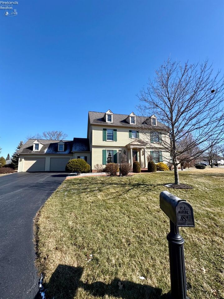 Property Photo:  499 Williamsburg Drive  OH 44883 