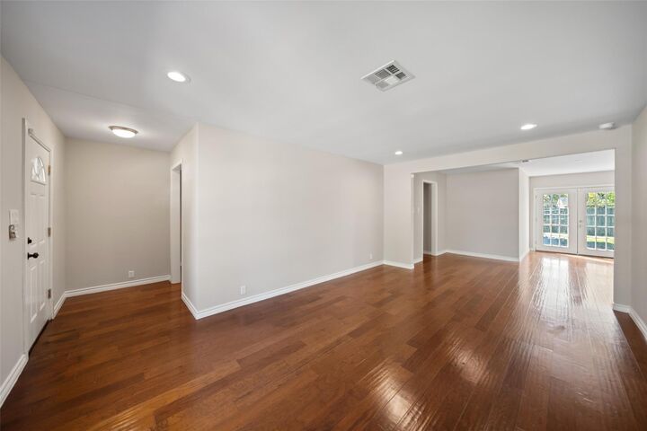 Property Photo:  5203 Chantilly Lane  TX 77092 