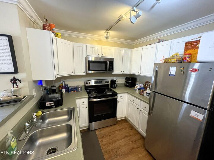 Property Photo: 3914 Cherokee Woods Way 7-212 TN 37920