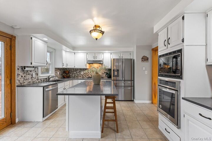 Property Photo: 4 Stonewall Farm Road NY 10541