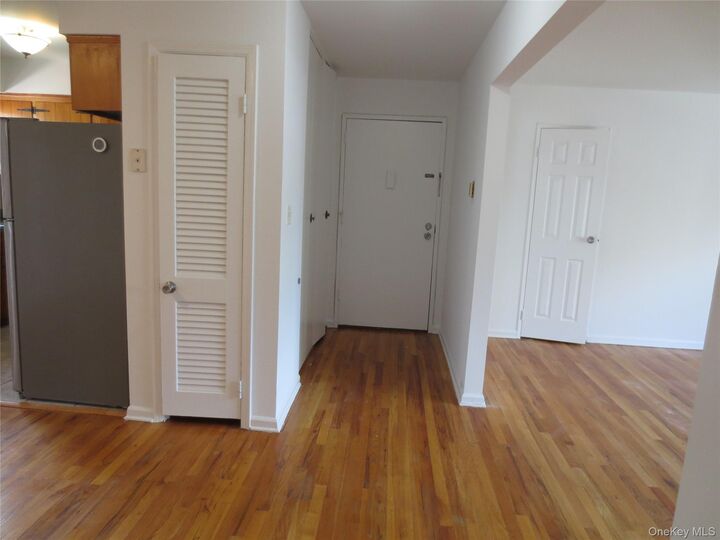 Property Photo:  4 Oxford Court 8007  NY 10901 