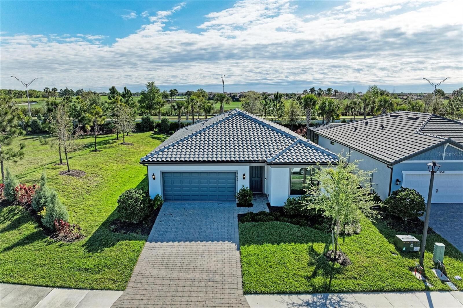 Property Photo:  5637 Silverside Pine Court  FL 34211 