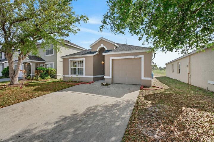 Property Photo: 13203 Ashington Pointe Drive FL 32824