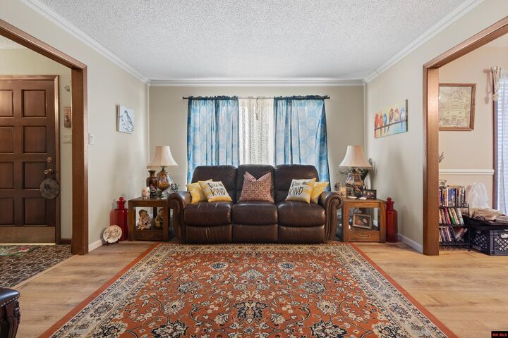 Property Photo:  402 Tamarind St  AR 72601-5034 