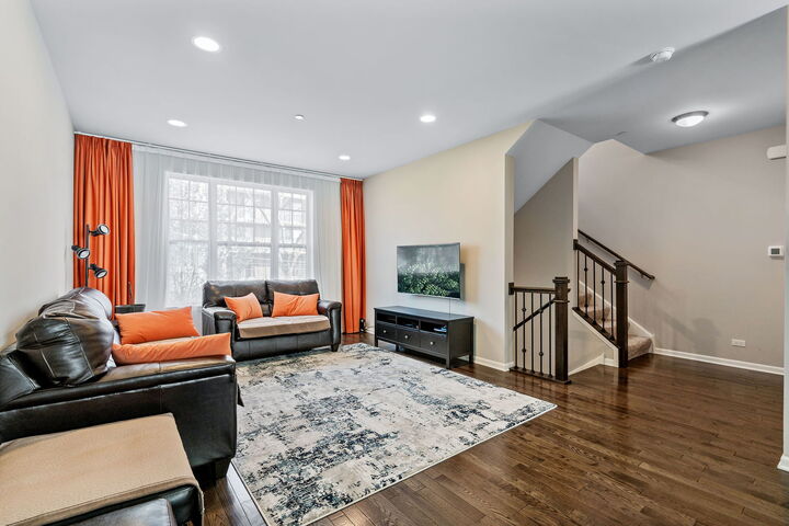 Property Photo: 830 Center Street IL 60016