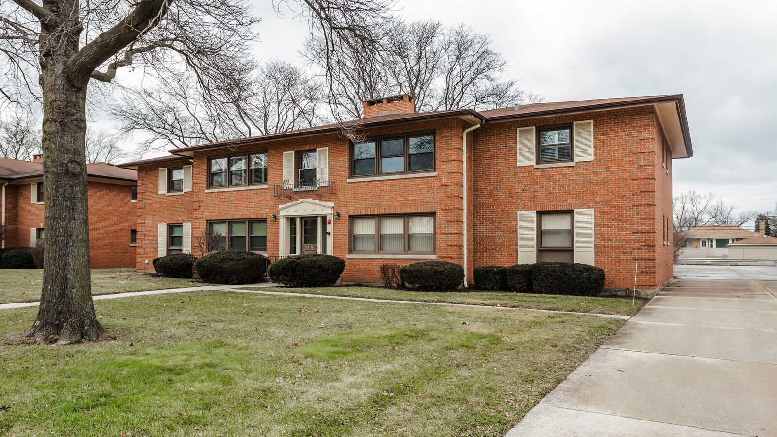 Property Photo:  10630 W Cermak Road 2E  IL 60154 