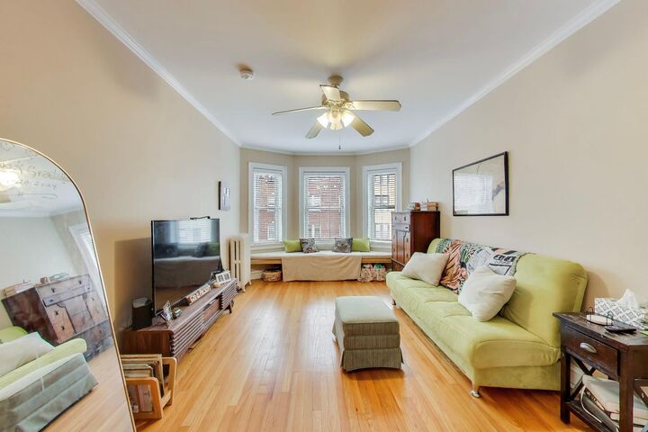 Property Photo: 36 Harrison Street 2 IL 60304