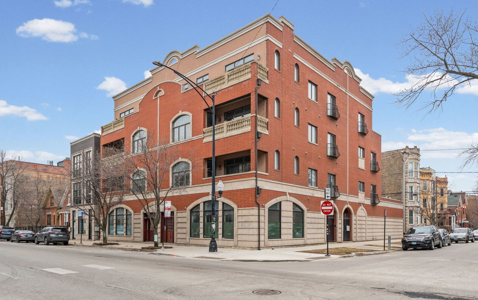 Property Photo:  852 N Damen Avenue 4B  IL 60622 
