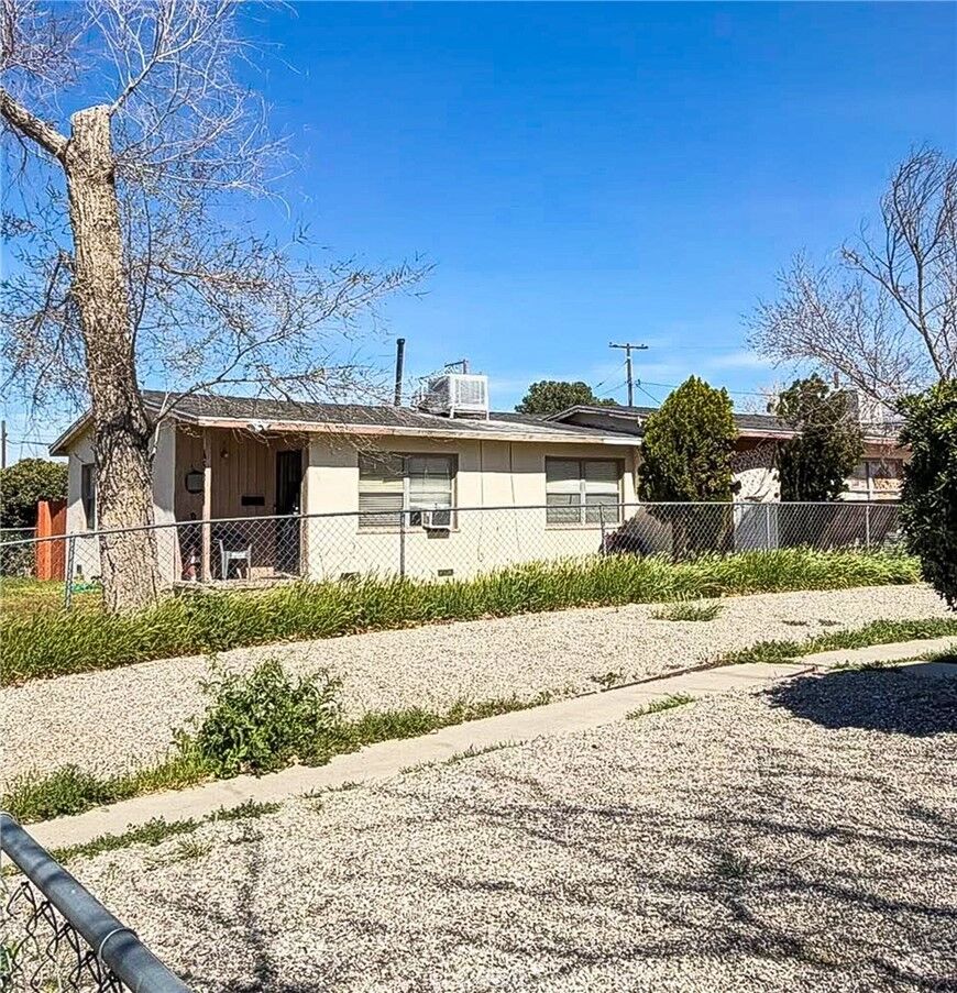 Property Photo:  45348 10th W  CA 93534 