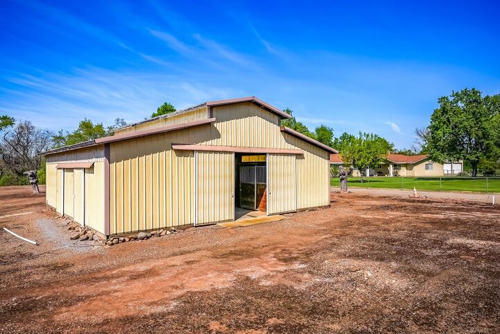 Property Photo: 9985 N Shelton Road CA 95236