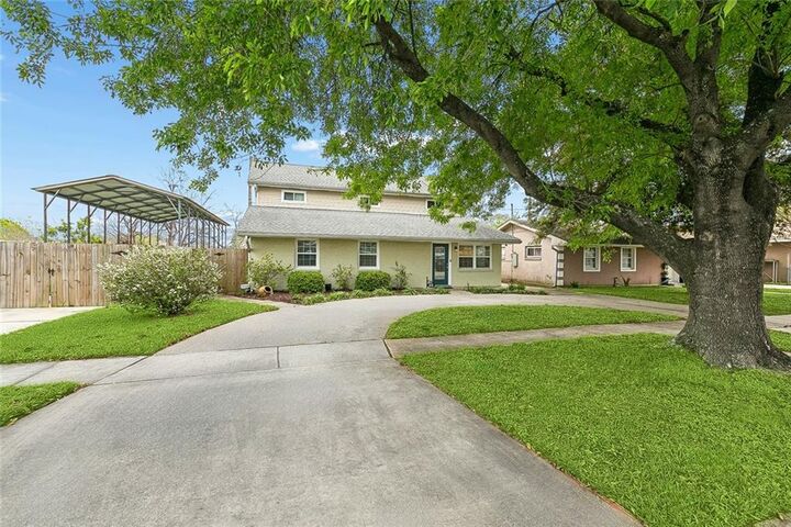 Property Photo:  45 E Chalmette Circle  LA 70043 