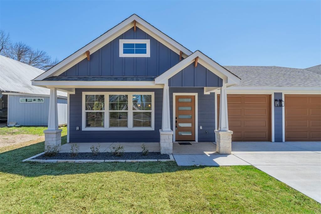 Property Photo:  224 Patrick Street  TX 75165 