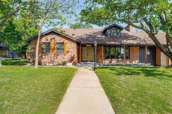 Photo de la propriété:  622 N Crockett Street  TX 76048 