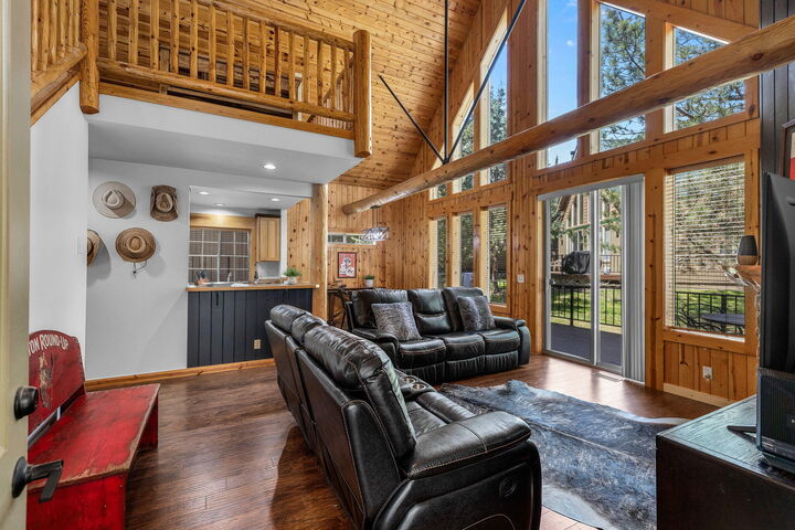 Property Photo:  8811 Cliff Swallow Drive  OR 97756 