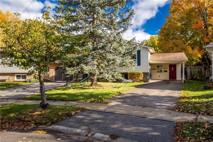 Property Photo:  26 October Place  ON N3R 7B4 