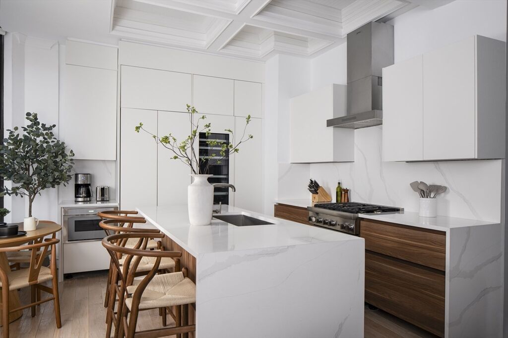 Property Photo:  132 Boylston 4  MA 02116 