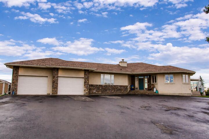 Photo de la propriété:  723047 A &Amp B Range Road 54  AB T8X 4J6 