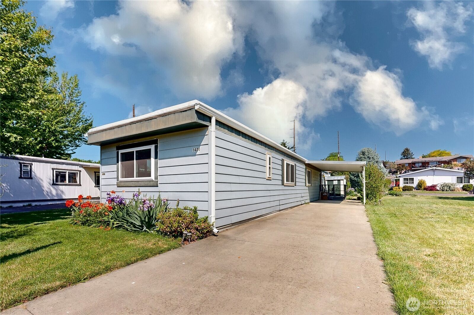Property Photo:  1420 SE Chickadee Lane  WA 99324 