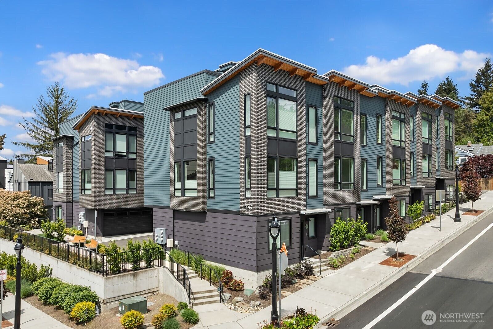 Property Photo:  18513  104th Avenue NE D(4)  WA 98011 