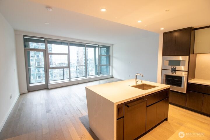 Property Photo: 188 Bellevue Way NE 1404 WA 98004