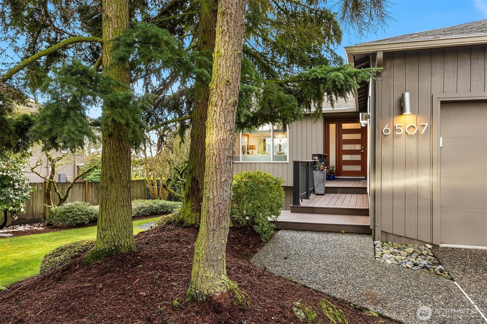 Property Photo:  6507  113th Avenue NE  WA 98033 