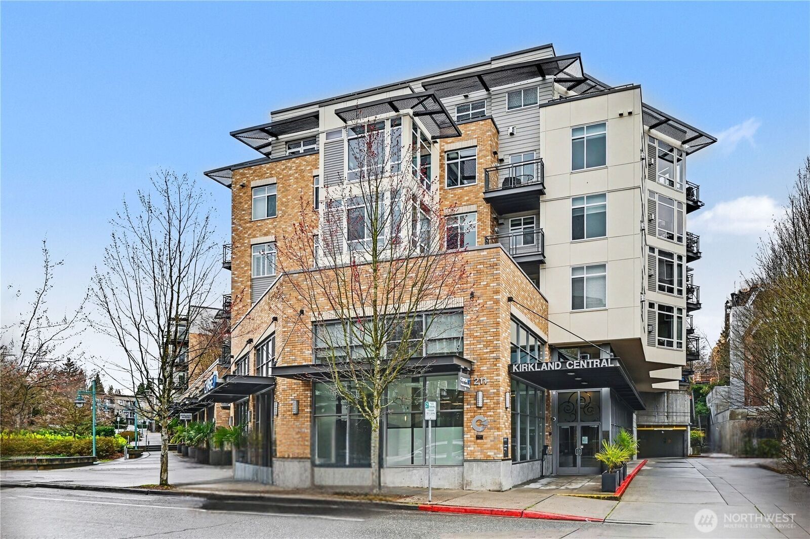 Property Photo:  211  Kirkland Ave 421  WA 98033 