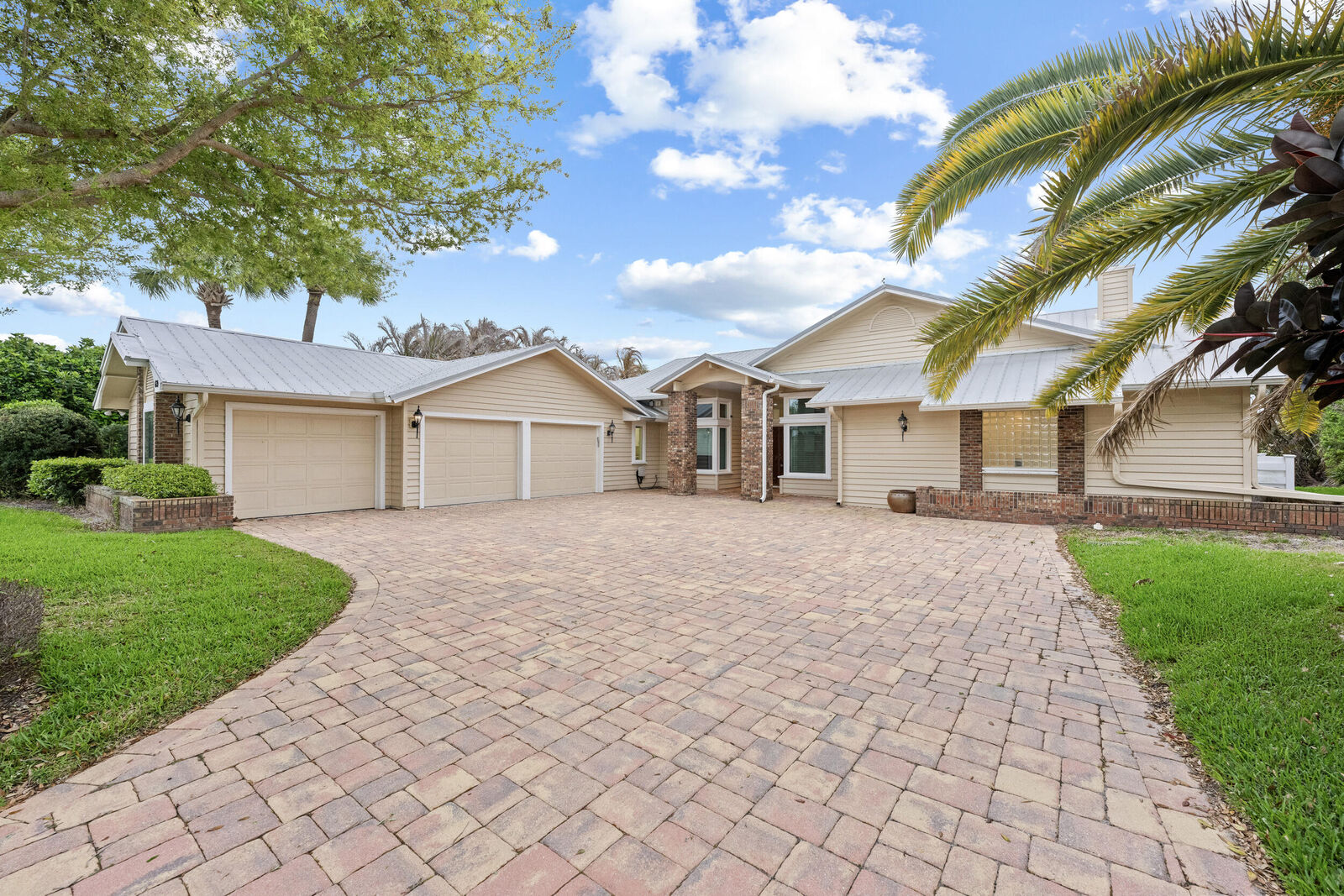 Property Photo:  69 Cache Cay Drive  FL 32963 