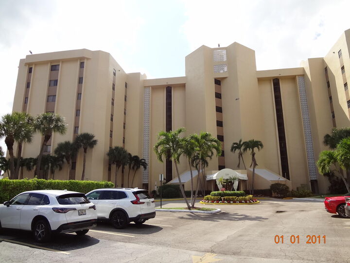 Property Photo:  7200 Radice Court 302  FL 33319 