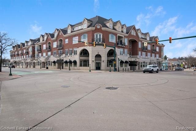 Property Photo:  801 W Ann Arbor Trail 306  MI 48170 