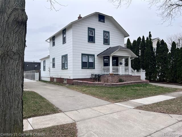 Property Photo:  1307 Davis Avenue  MI 48009 