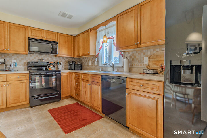 Property Photo:  15 Cricket Lane  CT 06111 