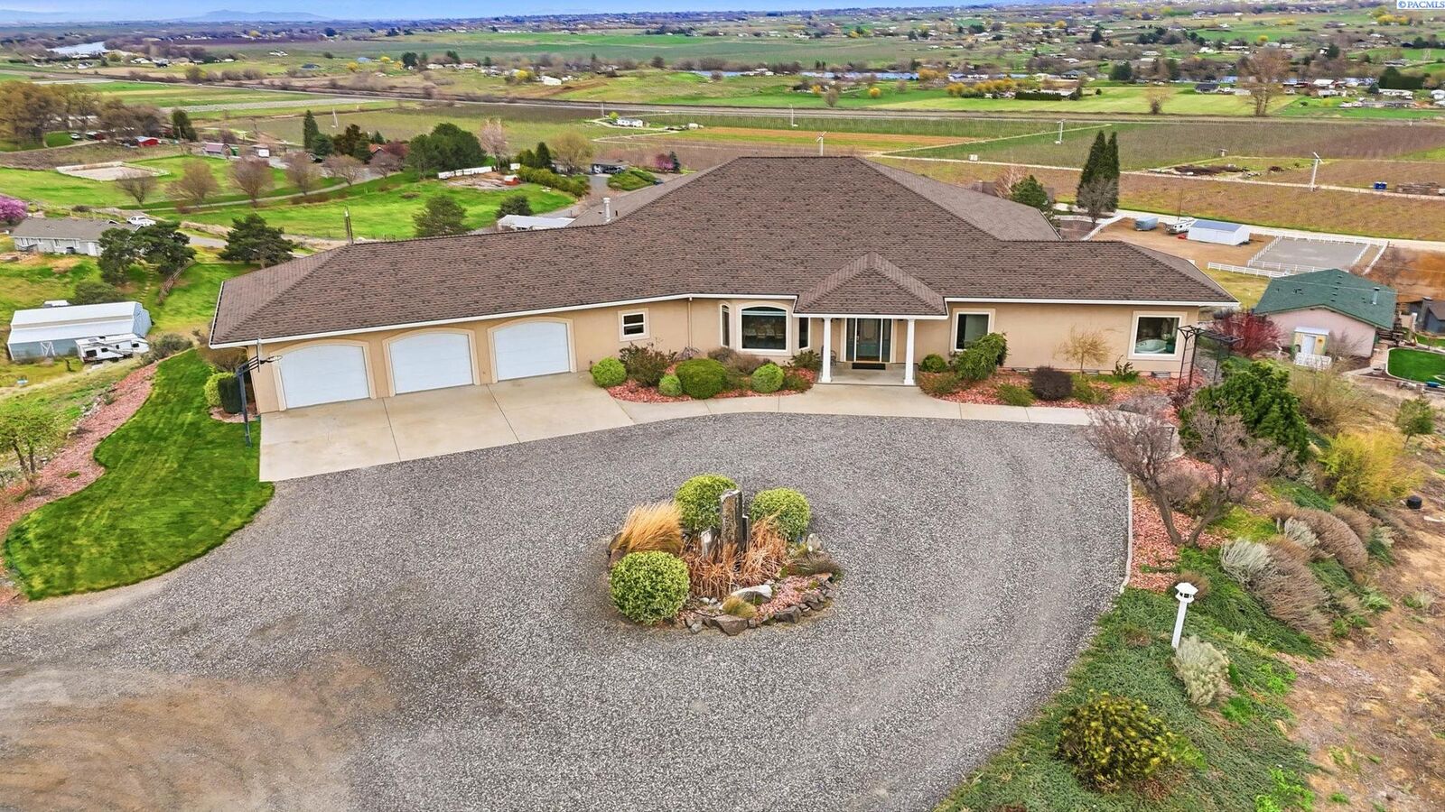 Property Photo: 21509 S Davlor Pr SW WA 99350-8814