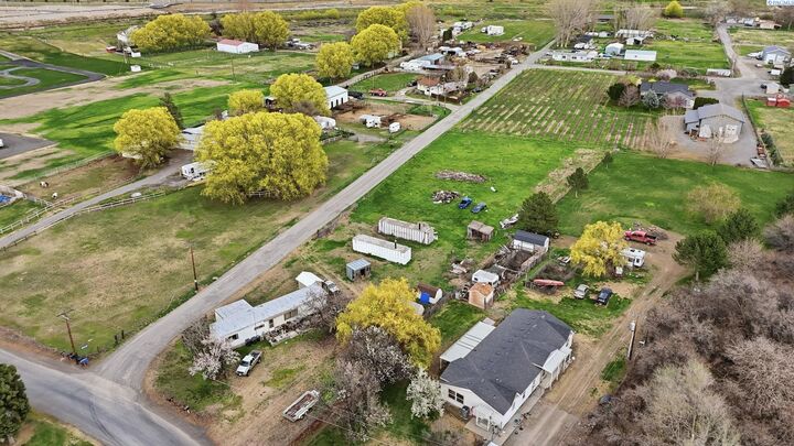 Property Photo:  80903 N Weidle Road  WA 99353 