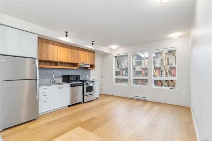 Property Photo: 629 Speed Ave #202 BC V8Z 1A5