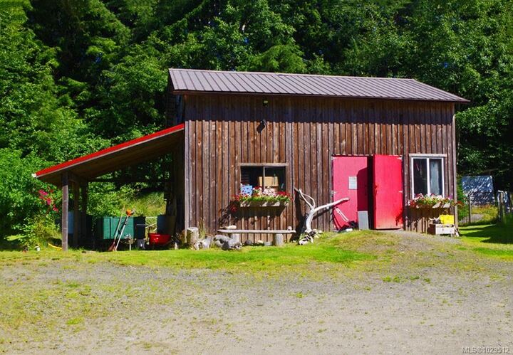 Property Photo: 113 Nadu Rd BC V0T 1M0
