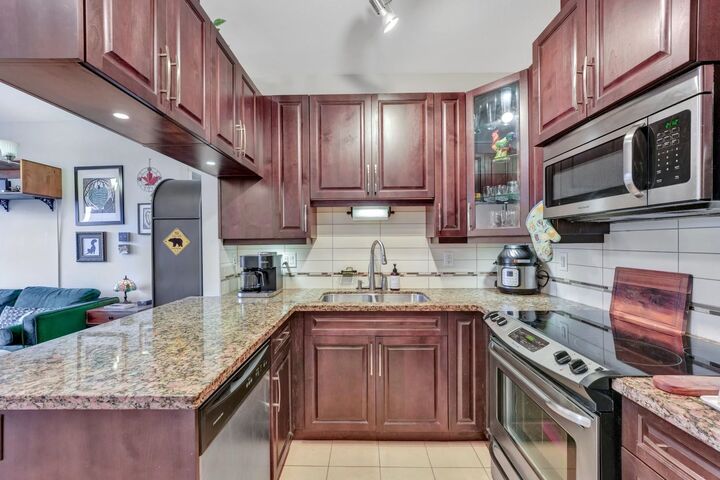 Property Photo:  12525 190A Street 411  BC V3Y 0E1 
