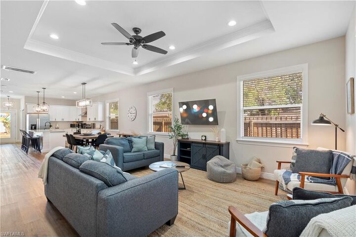 Property Photo:  1324 E Giddens Ave  FL 33603 